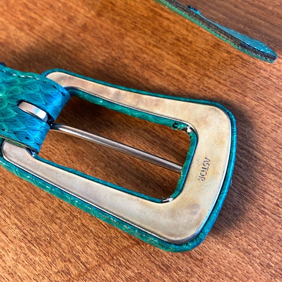 Vintage Green Leather Snakeskin Skinny Belt 1980s 1990s - Picture 10 of 11